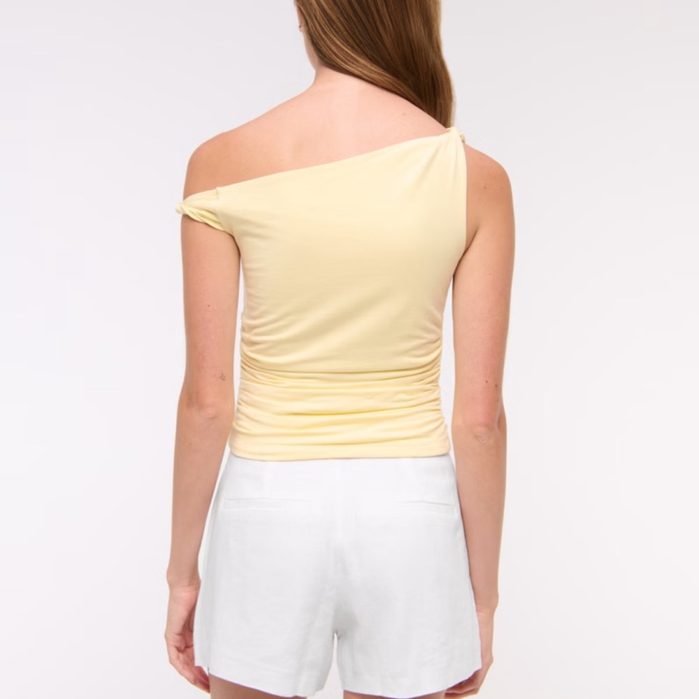 A&F Sloane Tailored Linen-Blend Short